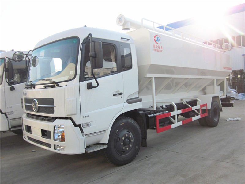 散裝<a href=http://www.essary.cn/siliaoche/ target=_blank class=infotextkey>飼料車</a>圖片展示